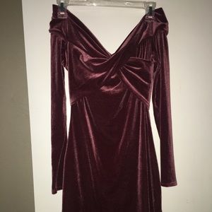 Off the shoulder velvet tight dress